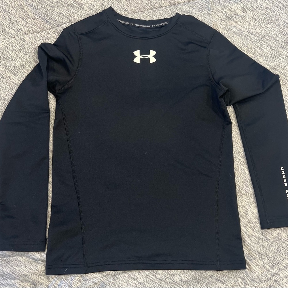 Under Armour - Long Sleeve fitted coldgear shirt - Youth Large/Black